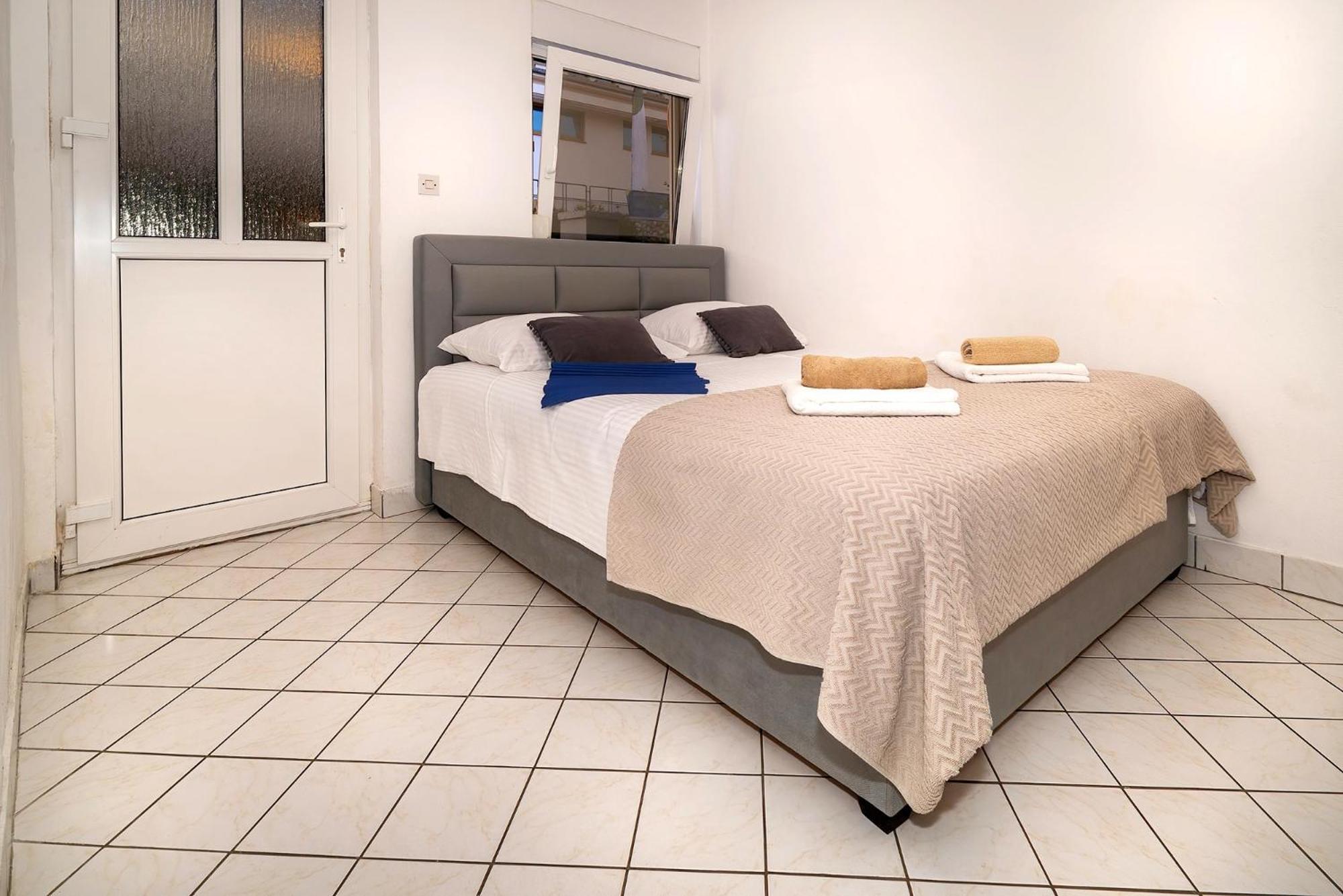 Apartments Nada & Ivan With Terrace บัชกา ภายนอก รูปภาพ