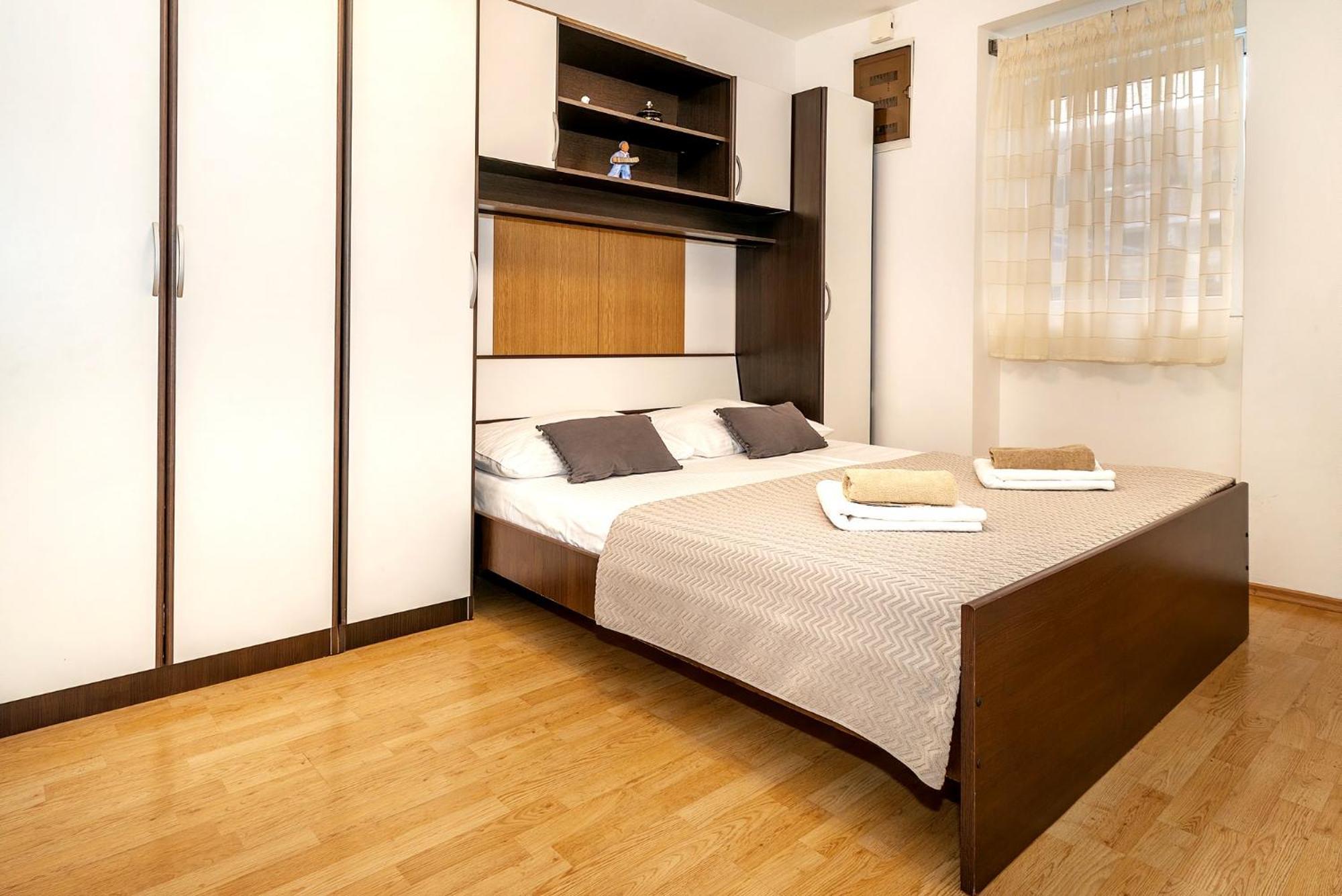 Apartments Nada & Ivan With Terrace บัชกา ภายนอก รูปภาพ