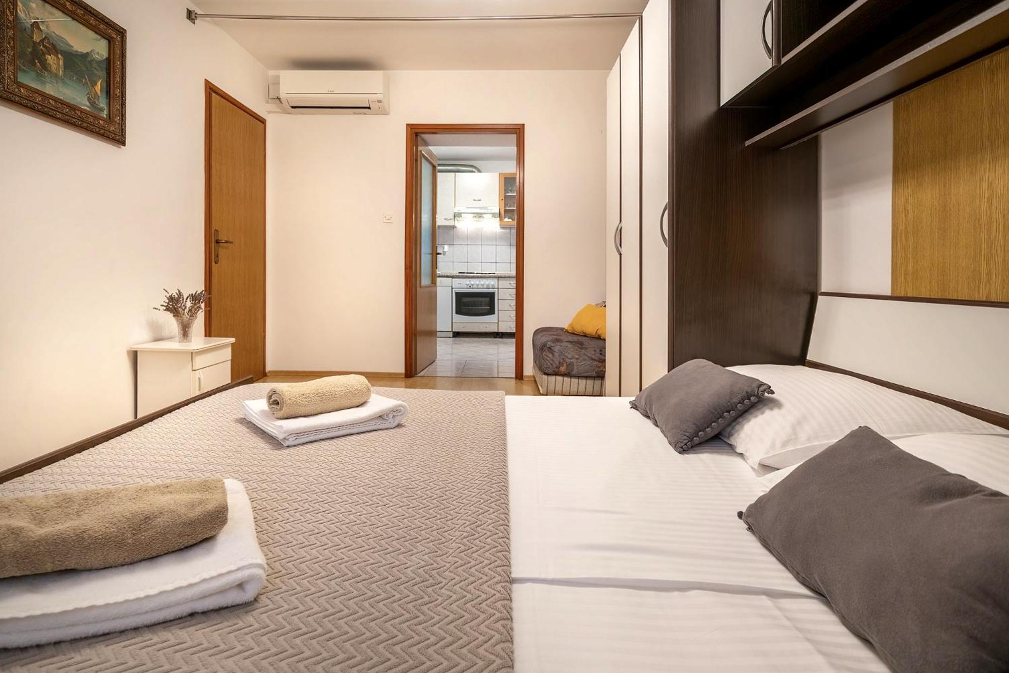 Apartments Nada & Ivan With Terrace บัชกา ภายนอก รูปภาพ
