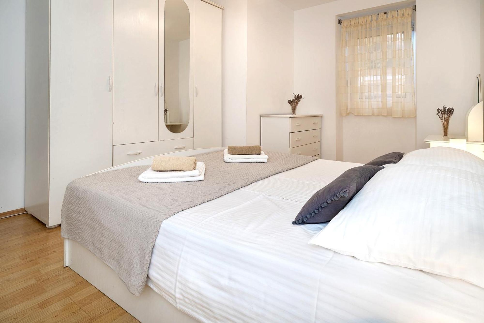 Apartments Nada & Ivan With Terrace บัชกา ภายนอก รูปภาพ