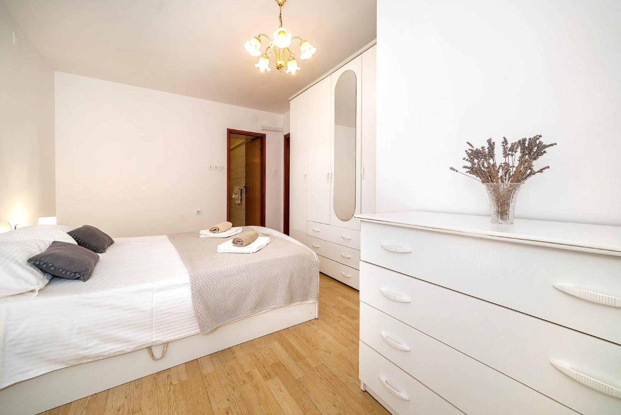 Apartments Nada & Ivan With Terrace บัชกา ภายนอก รูปภาพ